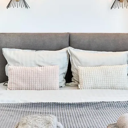 Marine Vibes - Pool & Apartment