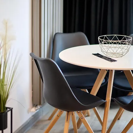 Marine Vibes - Pool & Apartamento Năvodari