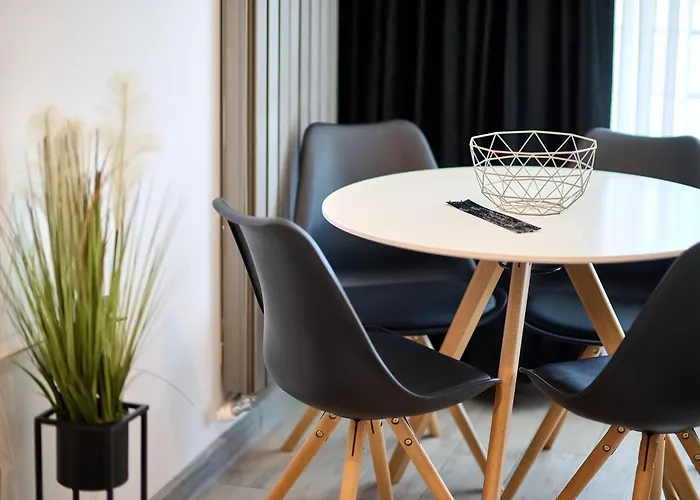 Marine Vibes - Pool & 公寓 那沃达利