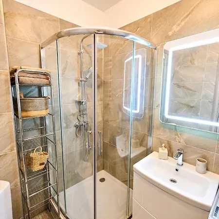 Apartment Marine Vibes - Pool & Spa Beach Resort Navodari