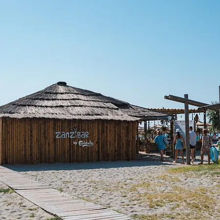 Marine Vibes - Pool & Spa Beach Resort Apartment