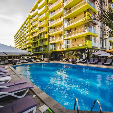 Marine Vibes - Pool & Apartment Navodari