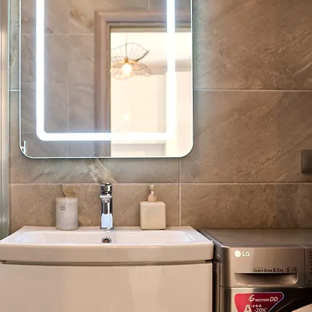 Marine Vibes - Pool & *