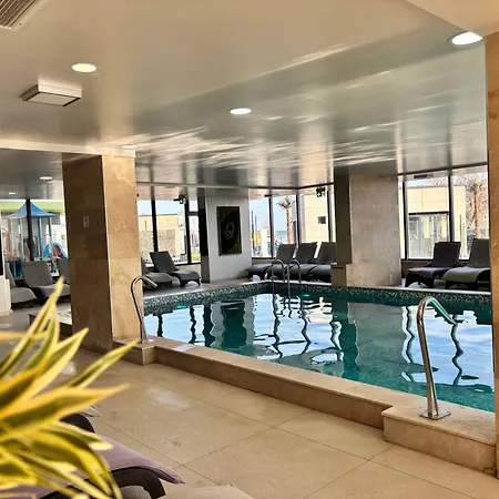 Marine Vibes - Pool & Spa Beach Resort Apartment