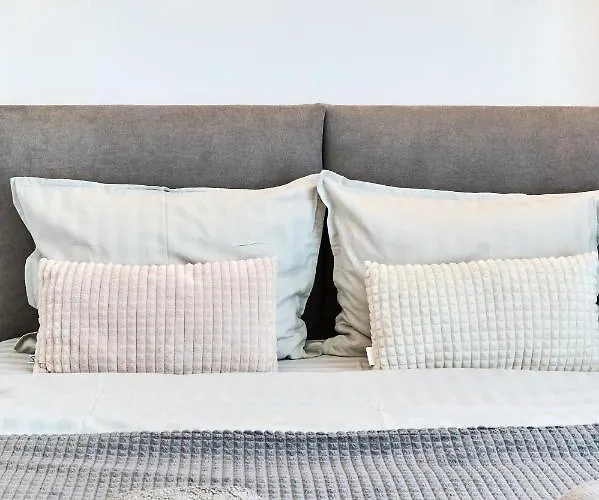 Marine Vibes - Pool & 아파트