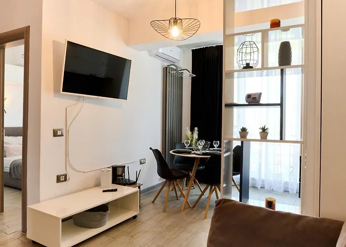 Marine Vibes - Pool &