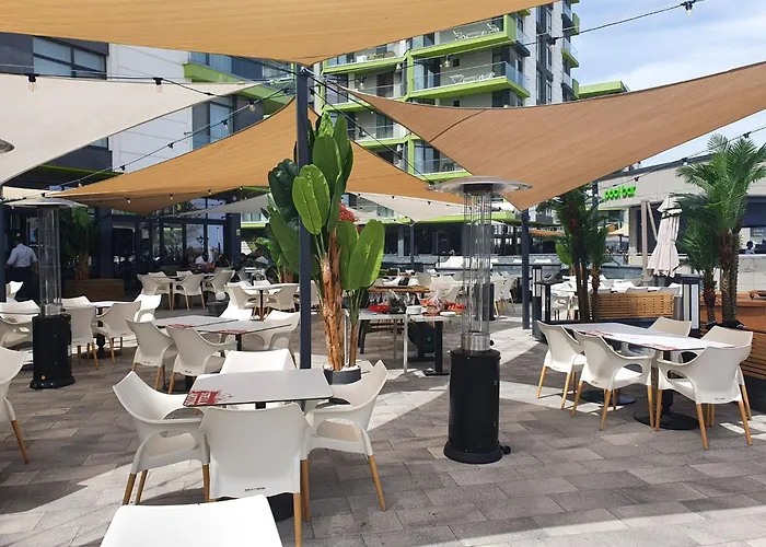 Marine Vibes - Pool &