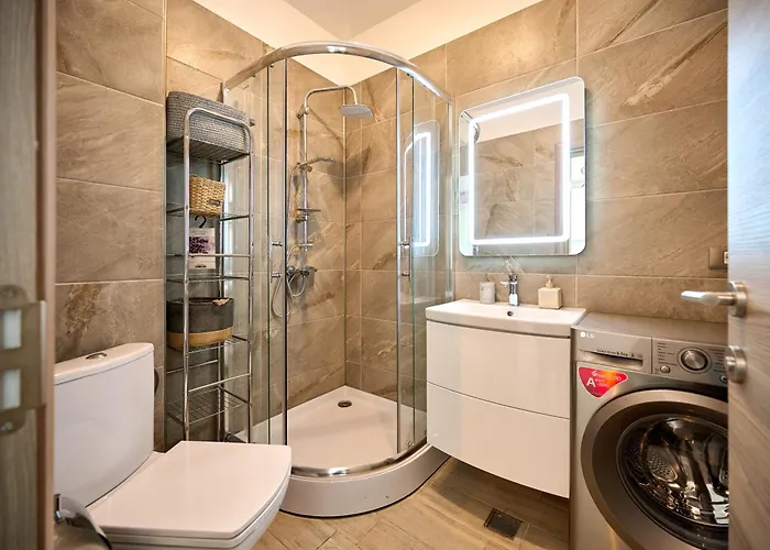 Marine Vibes - Pool & 아파트 *