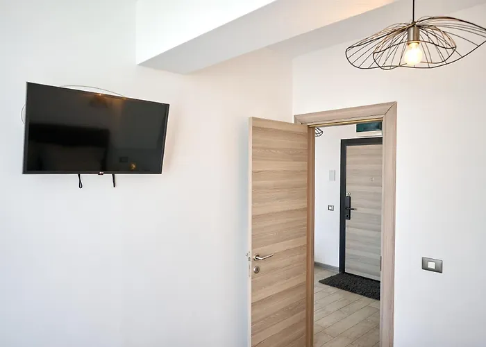 Marine Vibes - Pool &